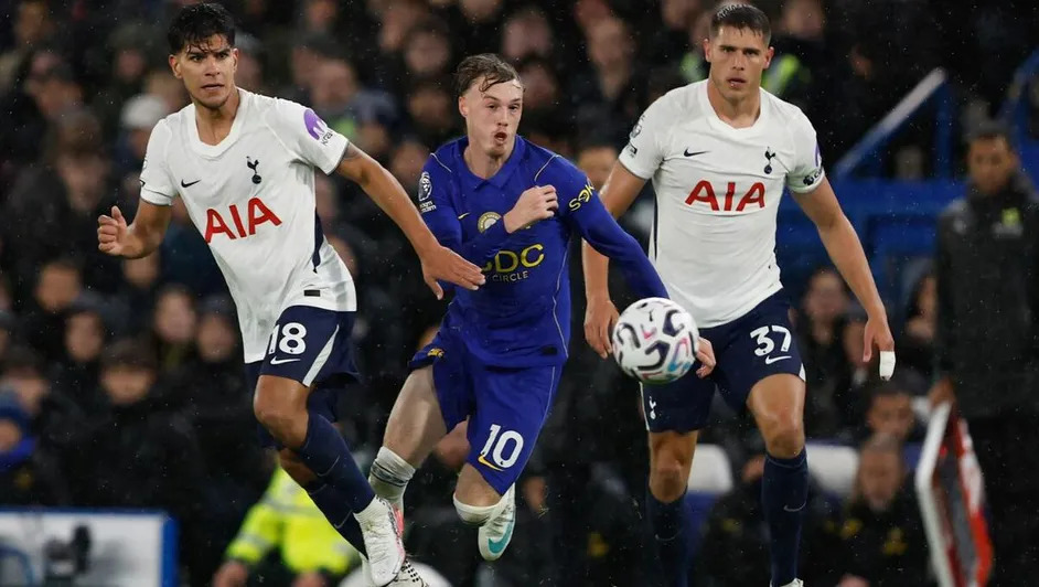 Tottenham vence 2-0 al Chelsea con autogol de Penders