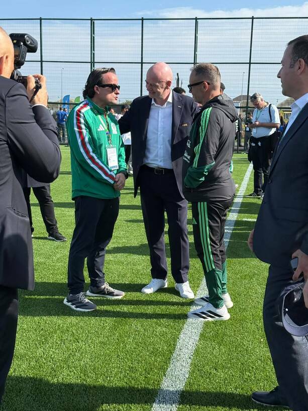 Infantino se reúne con Mikel Arriola en el Mundial Sub-15