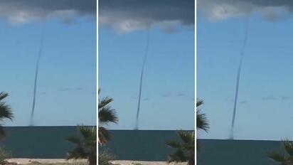 Una tromba marina fue observada este sábado frente a Puerto Libertad, Sonora, sobre las aguas del Golfo de California.  Una tromba marina se formó la mañana