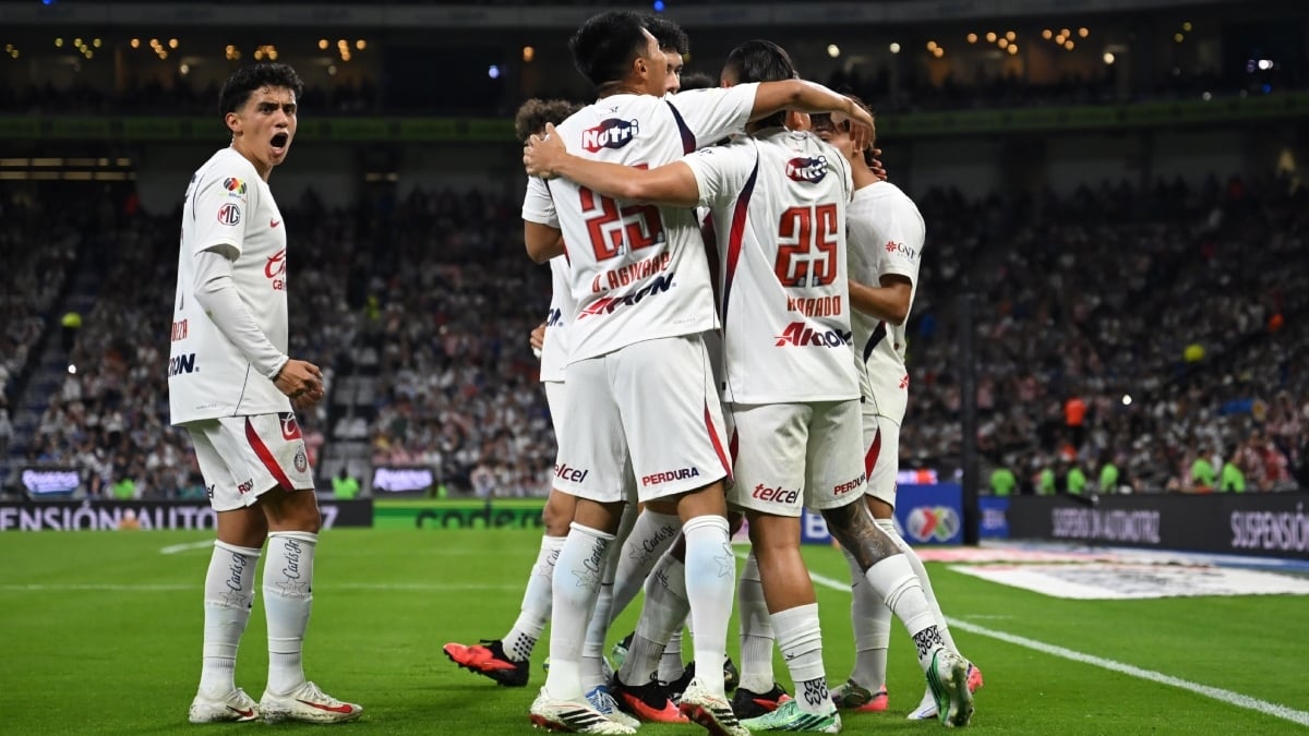 Chivas vence 1-0 a Monterrey en el Gigante de Acero