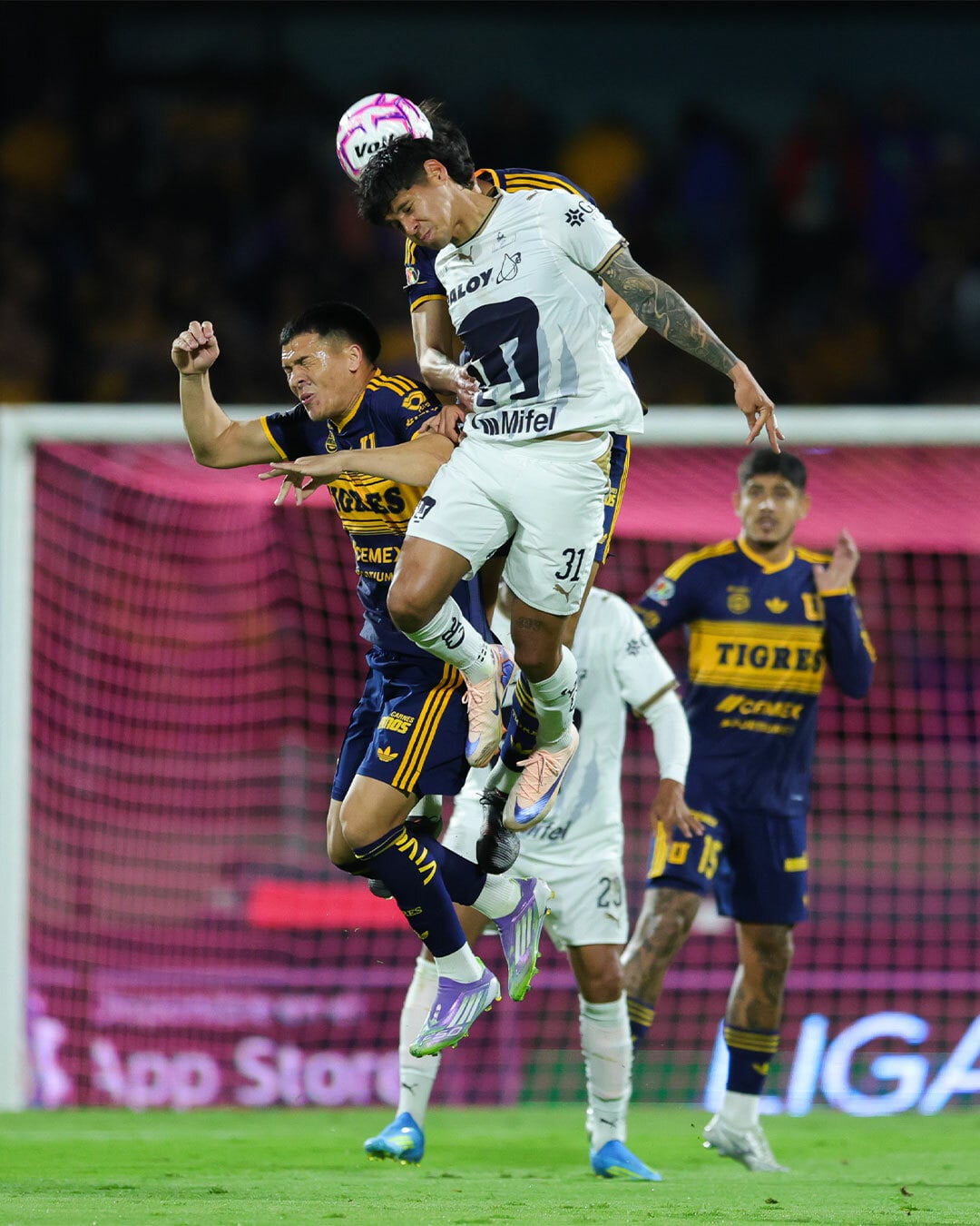 Pumas y Tigres dejan escapar puntos clave en el Apertura 2026