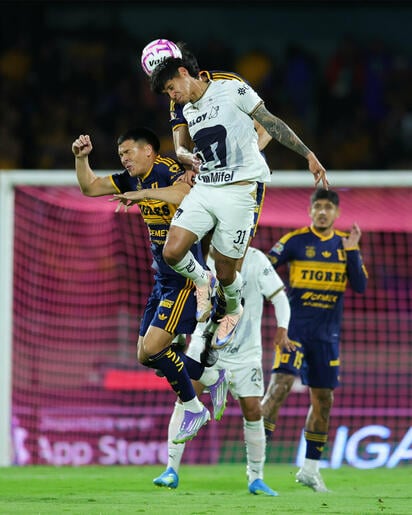   El empate 1-1 en la Jornada 14 complica las aspiraciones de ambos equipos de cara a la fase final del torneo.   Pumas y Tigres llegaron al Estadio Olímpico