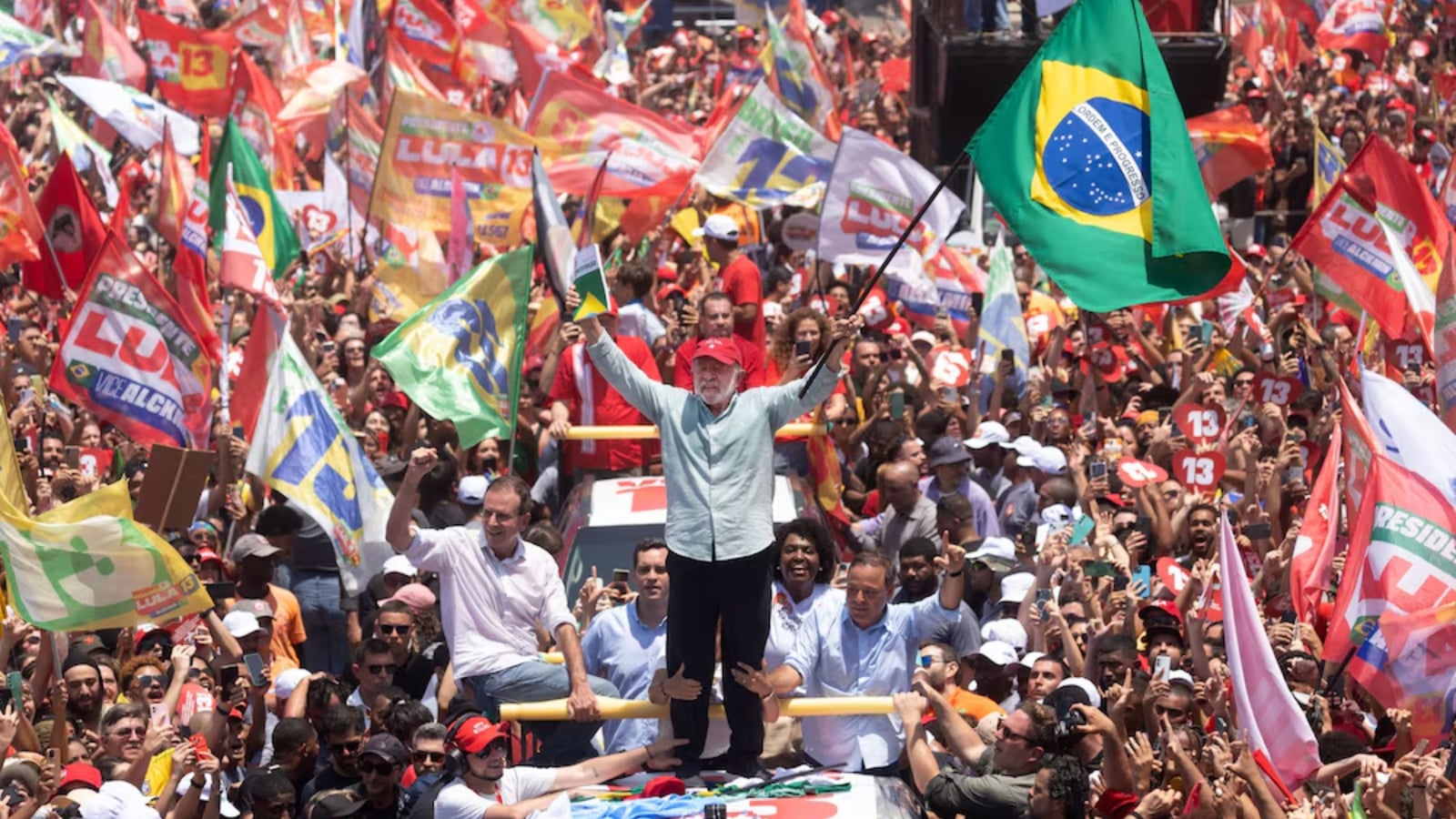 Lula busca la remontada ante Flávio Bolsonaro en la segunda vuelta de Brasil