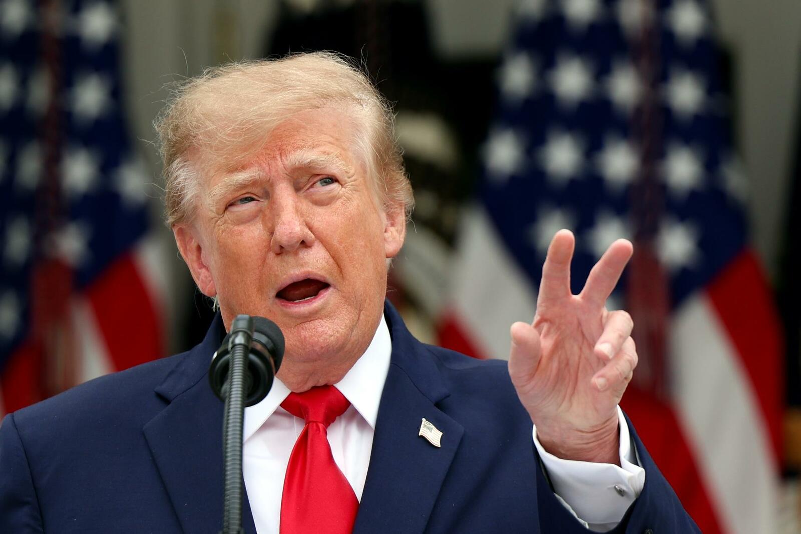 Trump destaca industria automotriz y defiende aranceles en EU