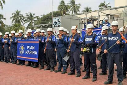 La Marina mantiene un operativo preventivo en tres estados del Pacífico mexicano ante los efectos del huracán Vance.  La Secretaría de Marina