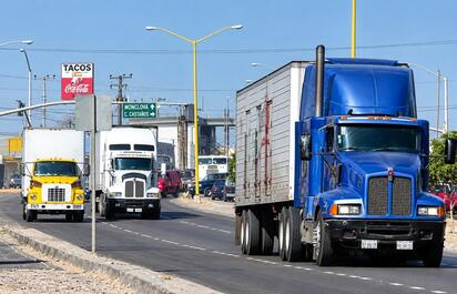 Transportistas prevén bloqueo en la carretera 57 con 20 unidades