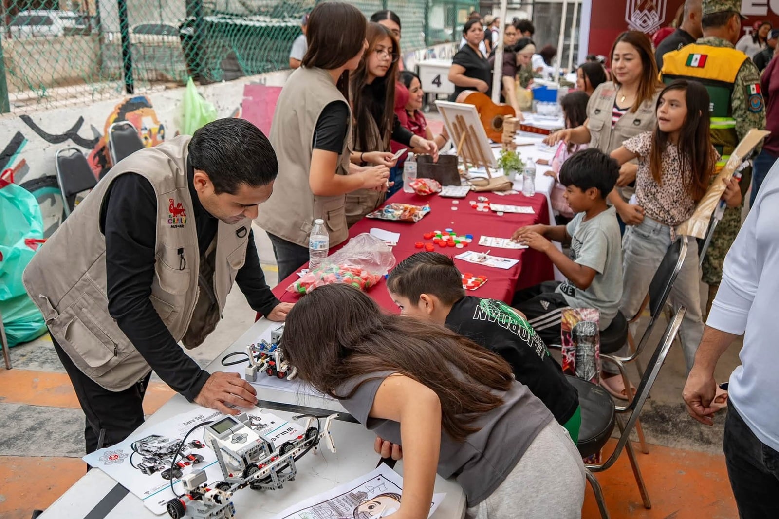 Ofrecen servicios médicos y trámites gratuitos en la colonia CROC 1