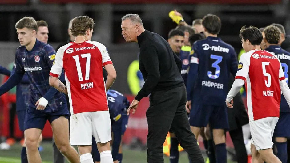 Mateo Chávez jugó 87 minutos en la derrota del AZ