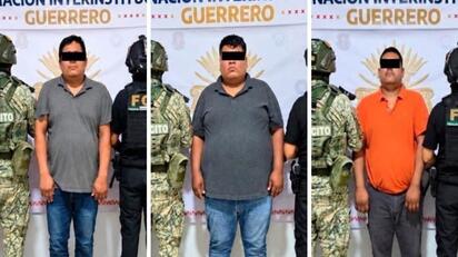 Un operativo en Iguala permitió detener a tres presuntos integrantes de “Los Tlacos” y asegurar armas, droga y dinero en efectivo.  Elementos del Ejército,