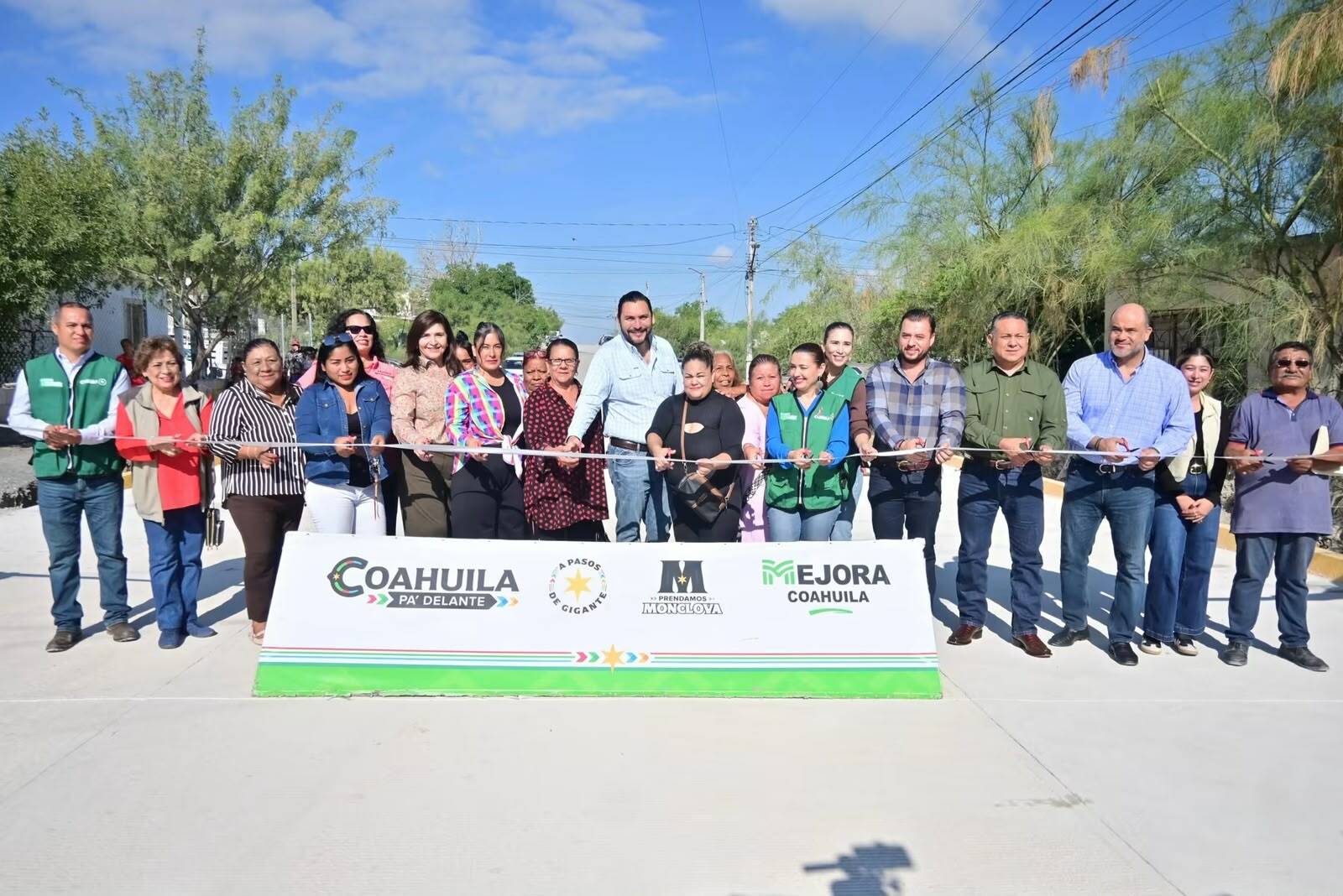 Carlos Villarreal entrega y supervisa obras por más de 5.8 mdp