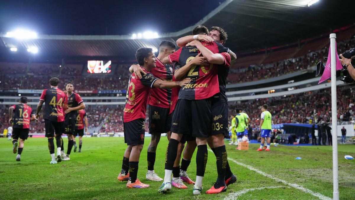 Atlas y Puebla protagonizan un partidazo; los rojinegros ganan 4-3