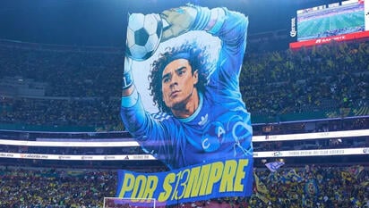 América rinde homenaje a Memo Ochoa con tifo y cancha