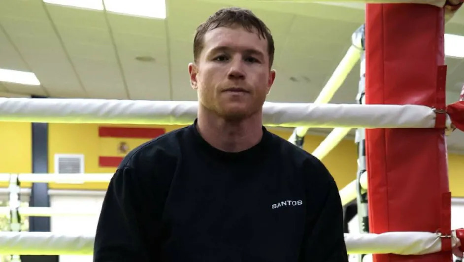 Canelo llega a Riad entre alertas de seguridad por posible ataque