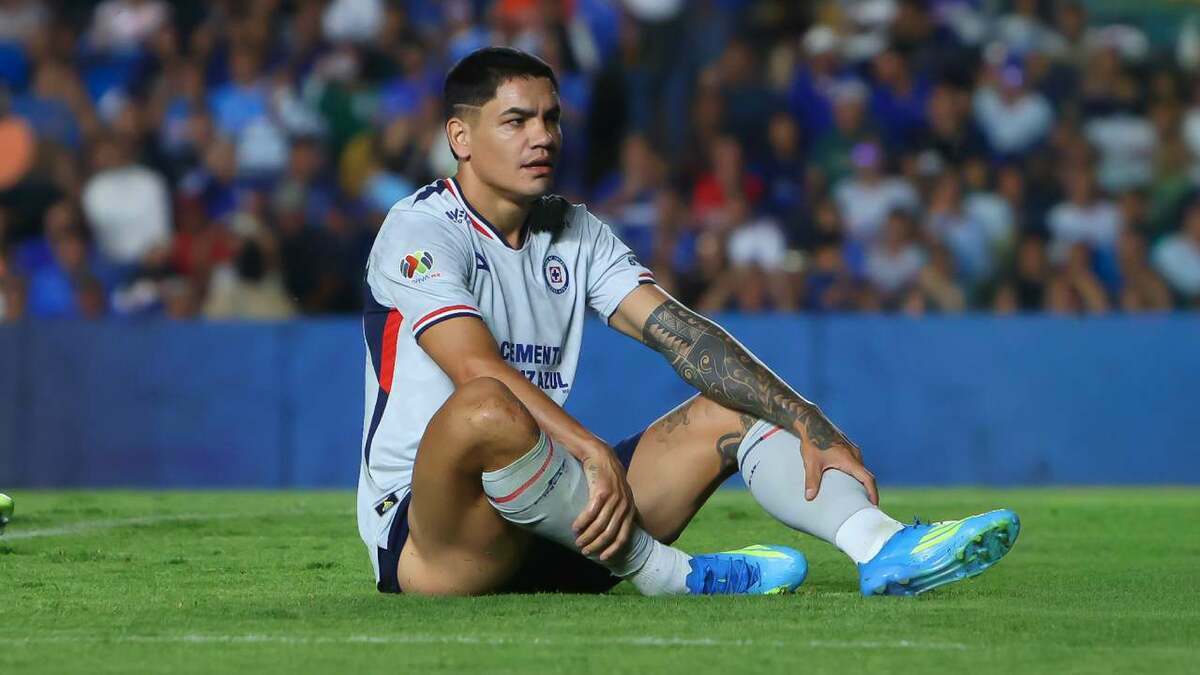 El Cruz Azul somete al frágil Querétaro y llega al subliderato