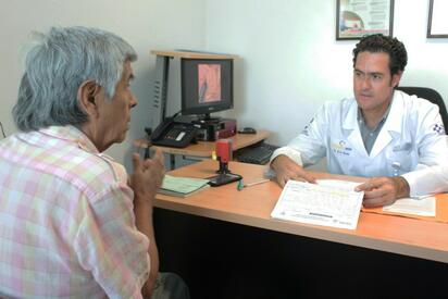Consultorios de farmacias atraen pacientes ante las dificultades para conseguir citas