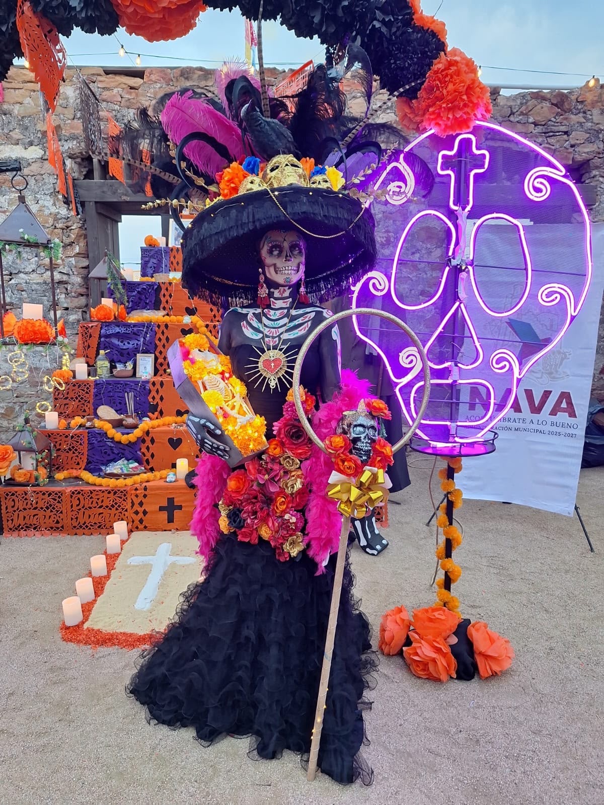 Joven de Nava conquista primer lugar en Concurso de Catrinas en Eagle Pass