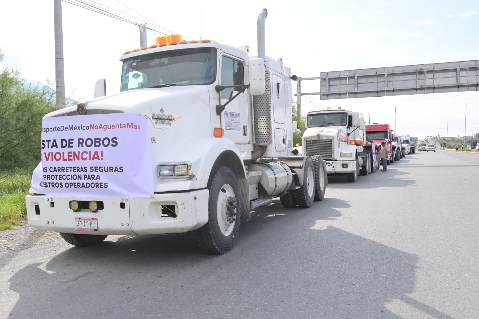 Transportistas protestan en Monclova-Castaños por inseguridad en carreteras