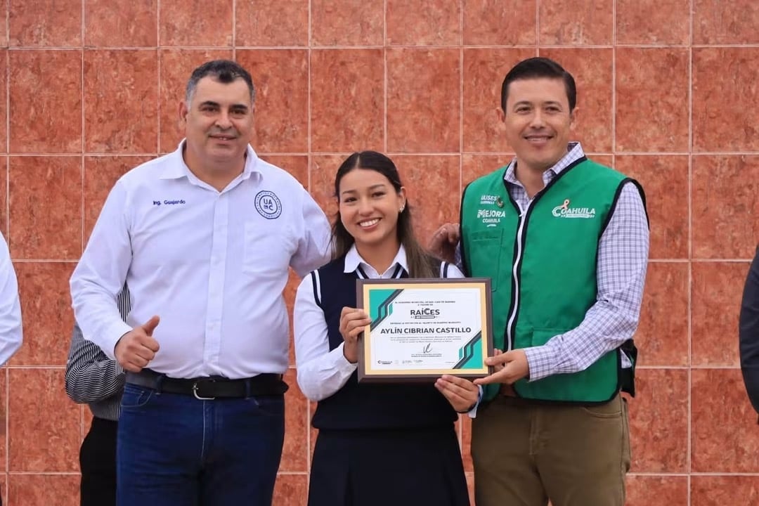 Aylin Cibrián pone en alto a Nueva Rosita y recibe reconocimiento