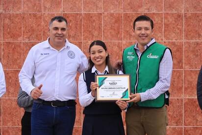 Aylin Cibrián pone en alto a Nueva Rosita y recibe reconocimiento