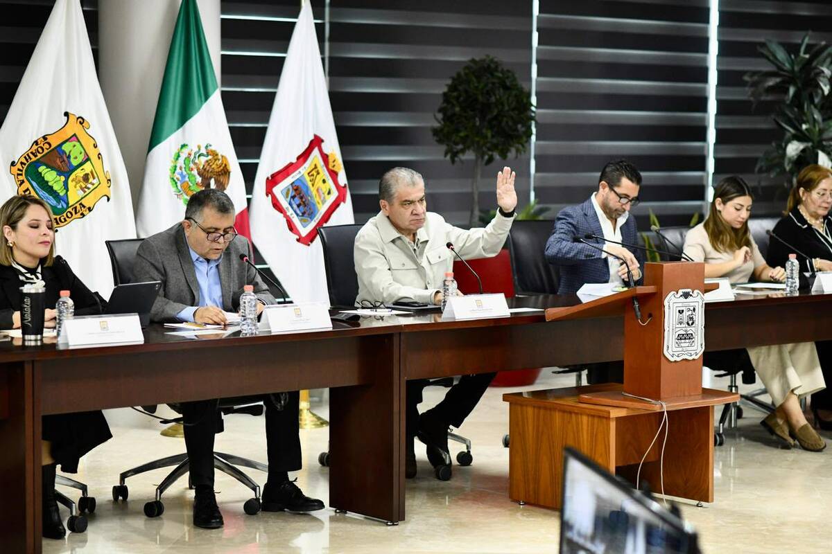 Miguel Ángel Riquelme toma protesta al contralor municipal