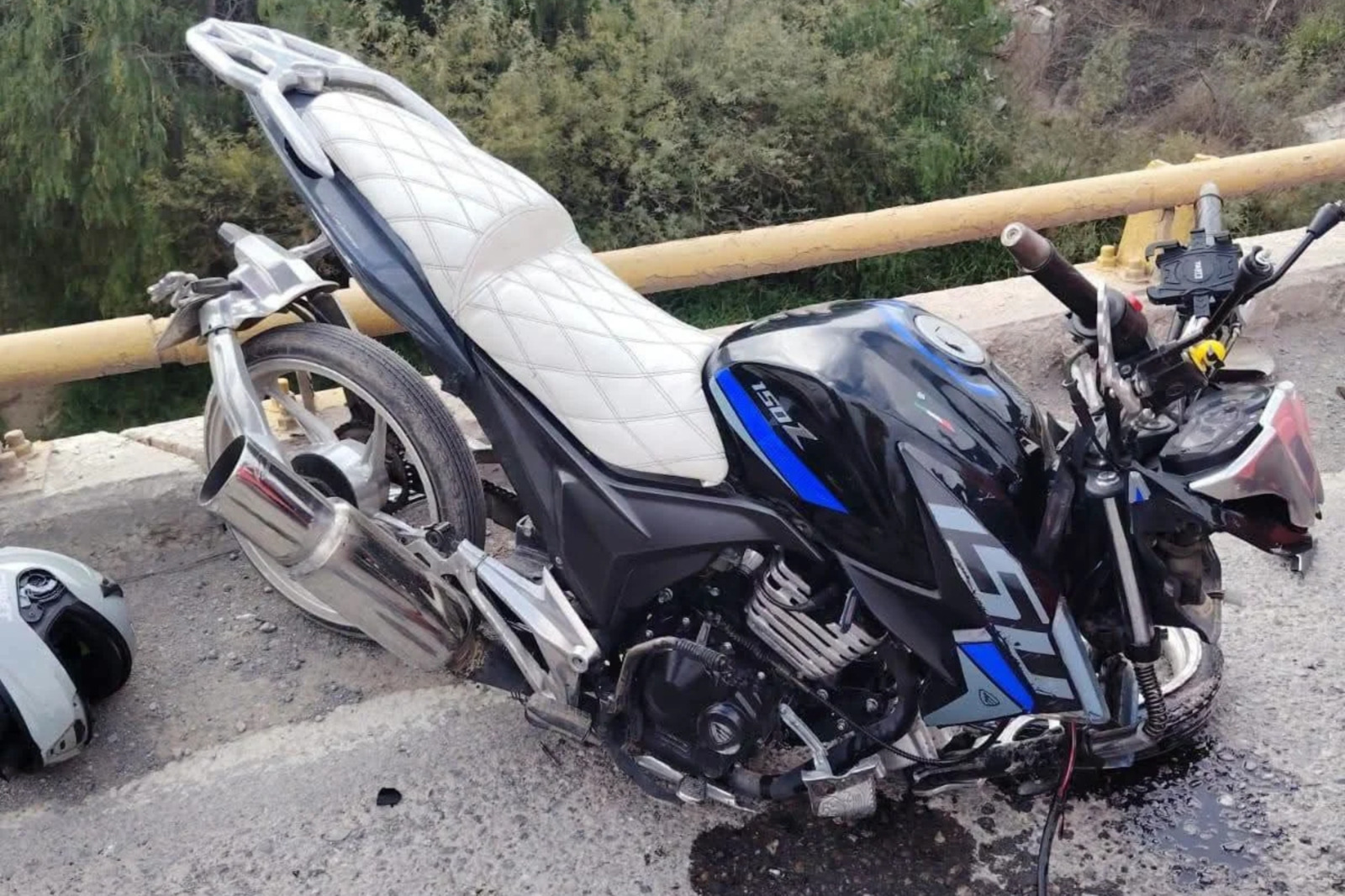 Tráiler arrolla a motociclista de 18 años y conductor huye tras el choque