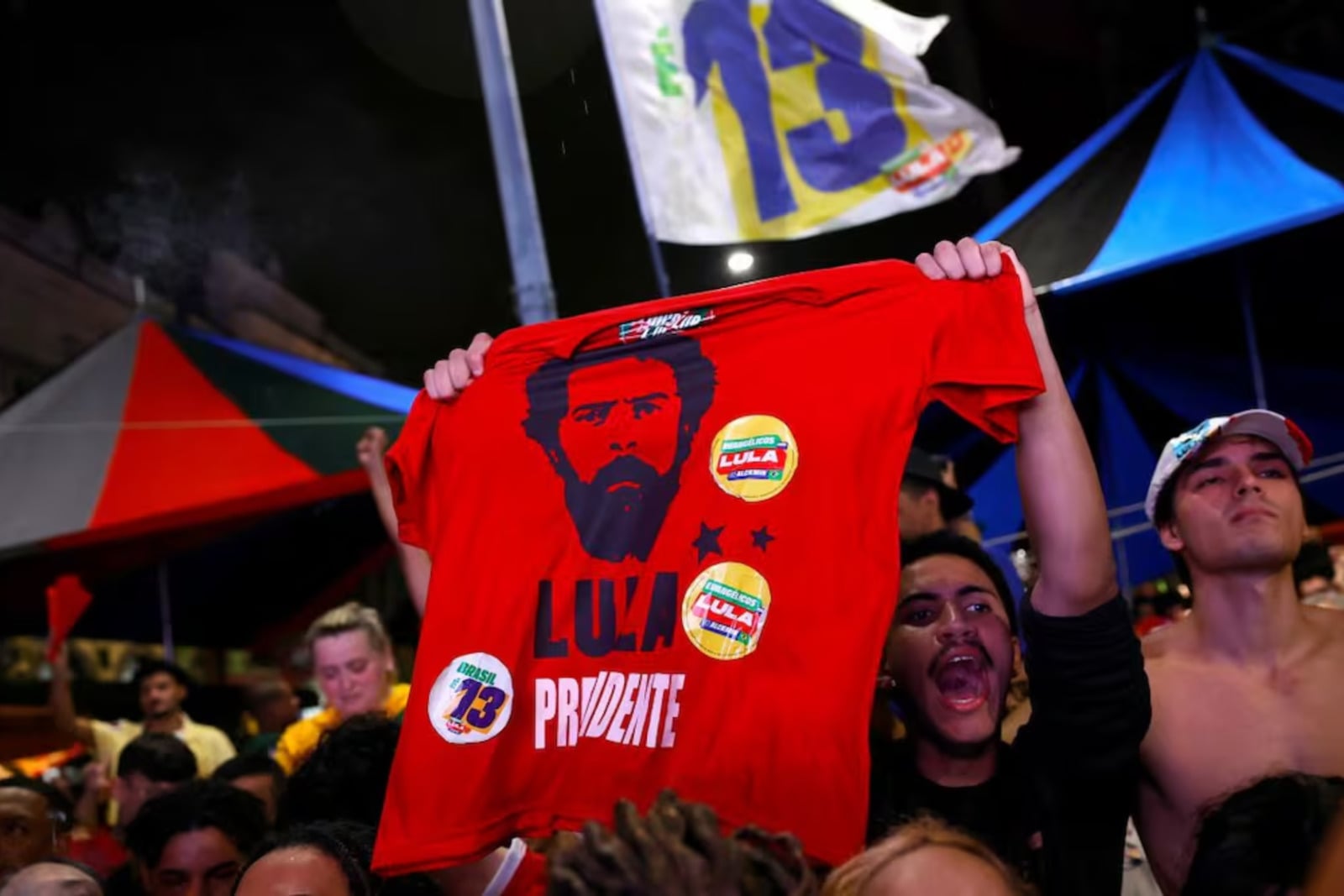 Partido de Flávio Bolsonaro reconoce victoria de Lula en Brasil