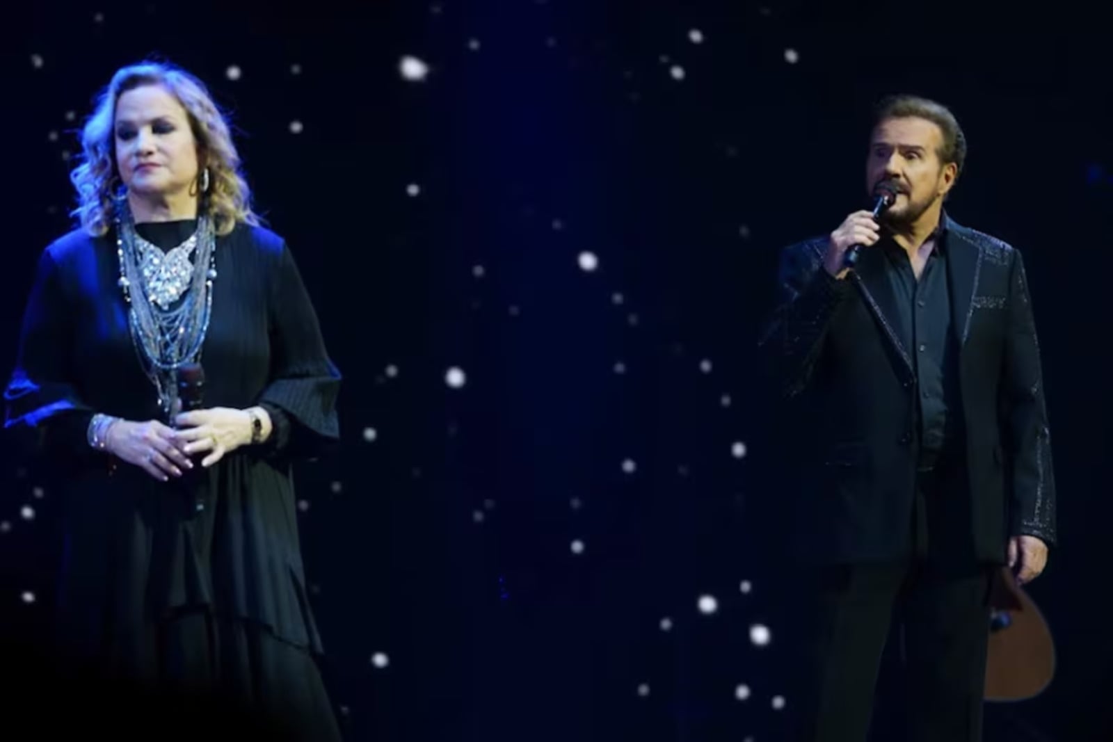 Pimpinela convierte el desamor en una fiesta musical en el Auditorio Nacional