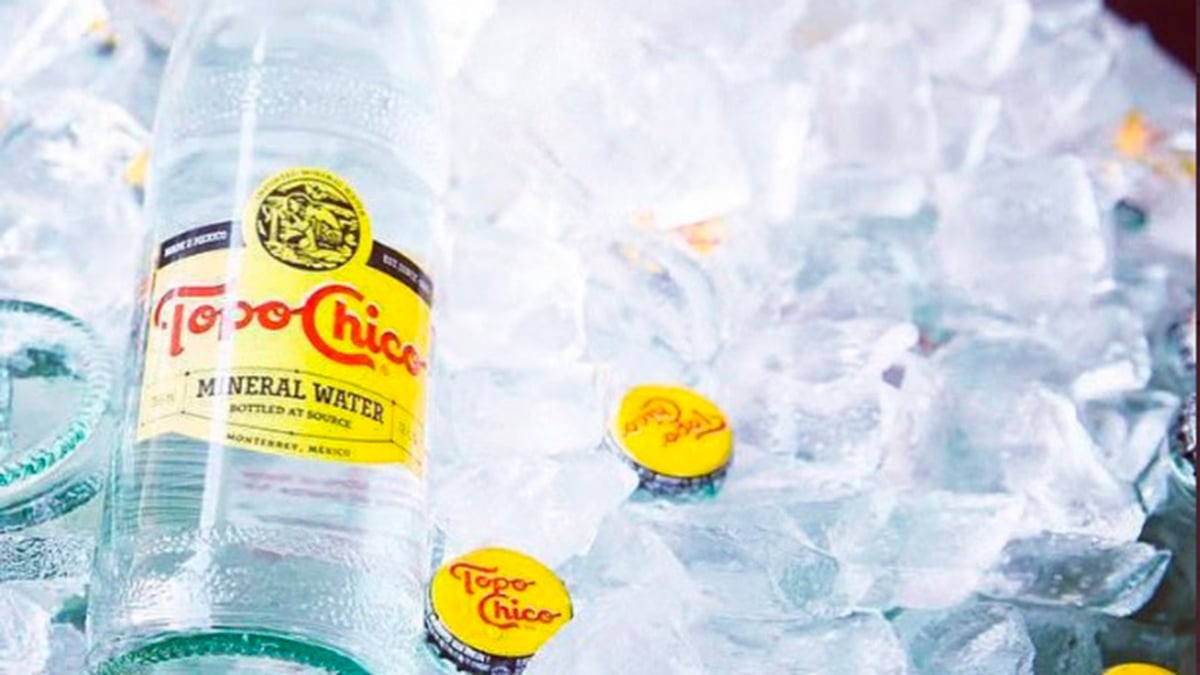 Agua mineral Topo Chico vuelve a anaqueles de Estados Unidos