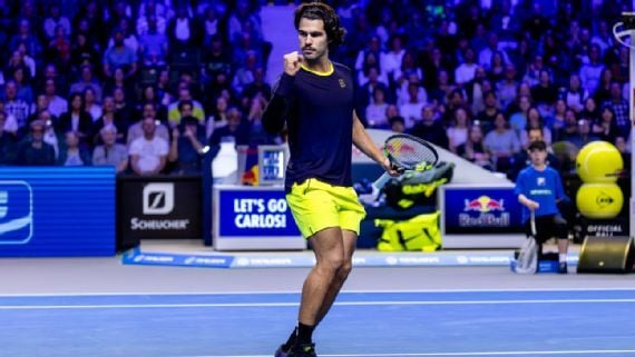 Alcaraz debuta en Viena con victoria ante Khachanov