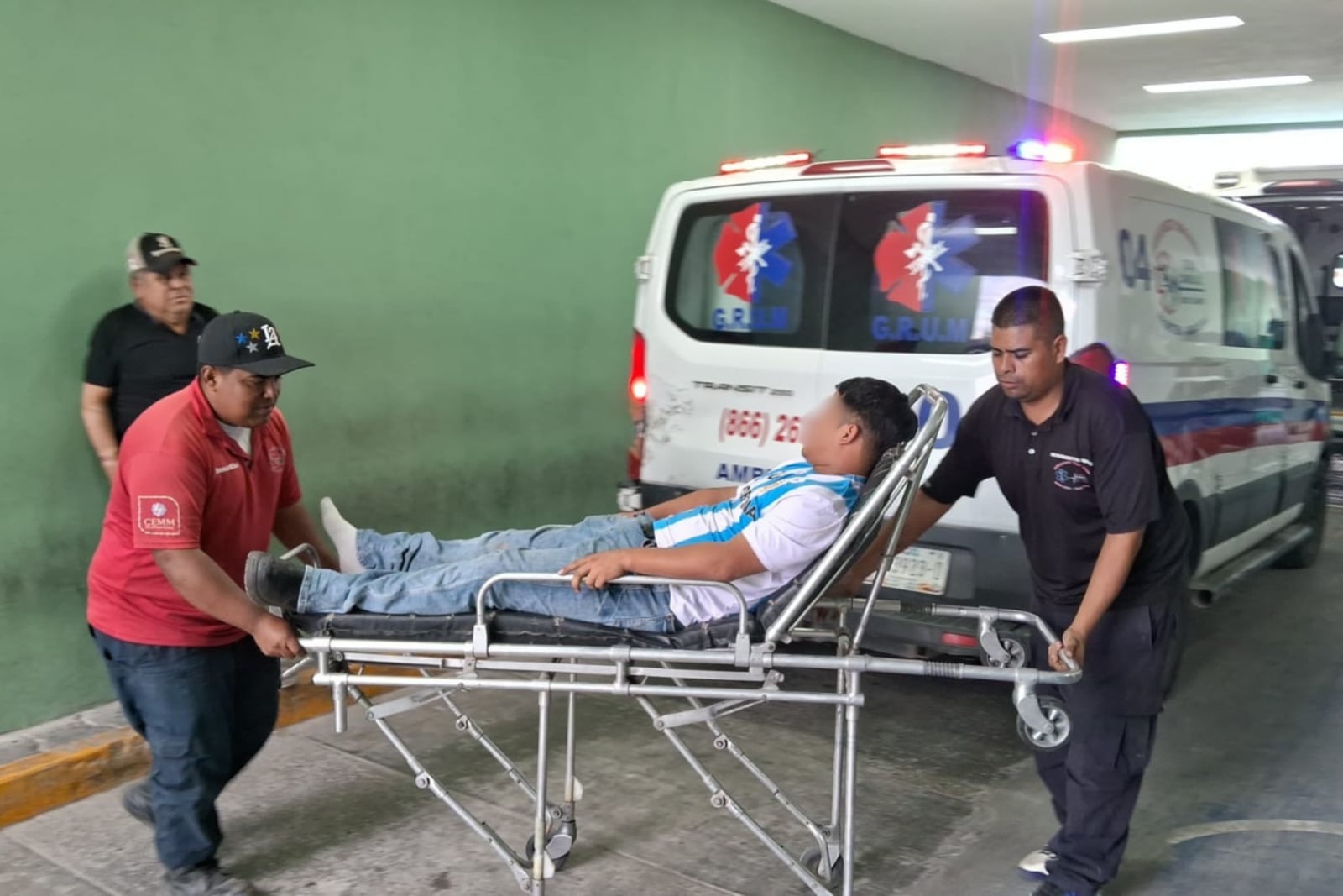 Motociclista termina hospitalizado tras derrapar para evitar choque en Ciudad Deportiva