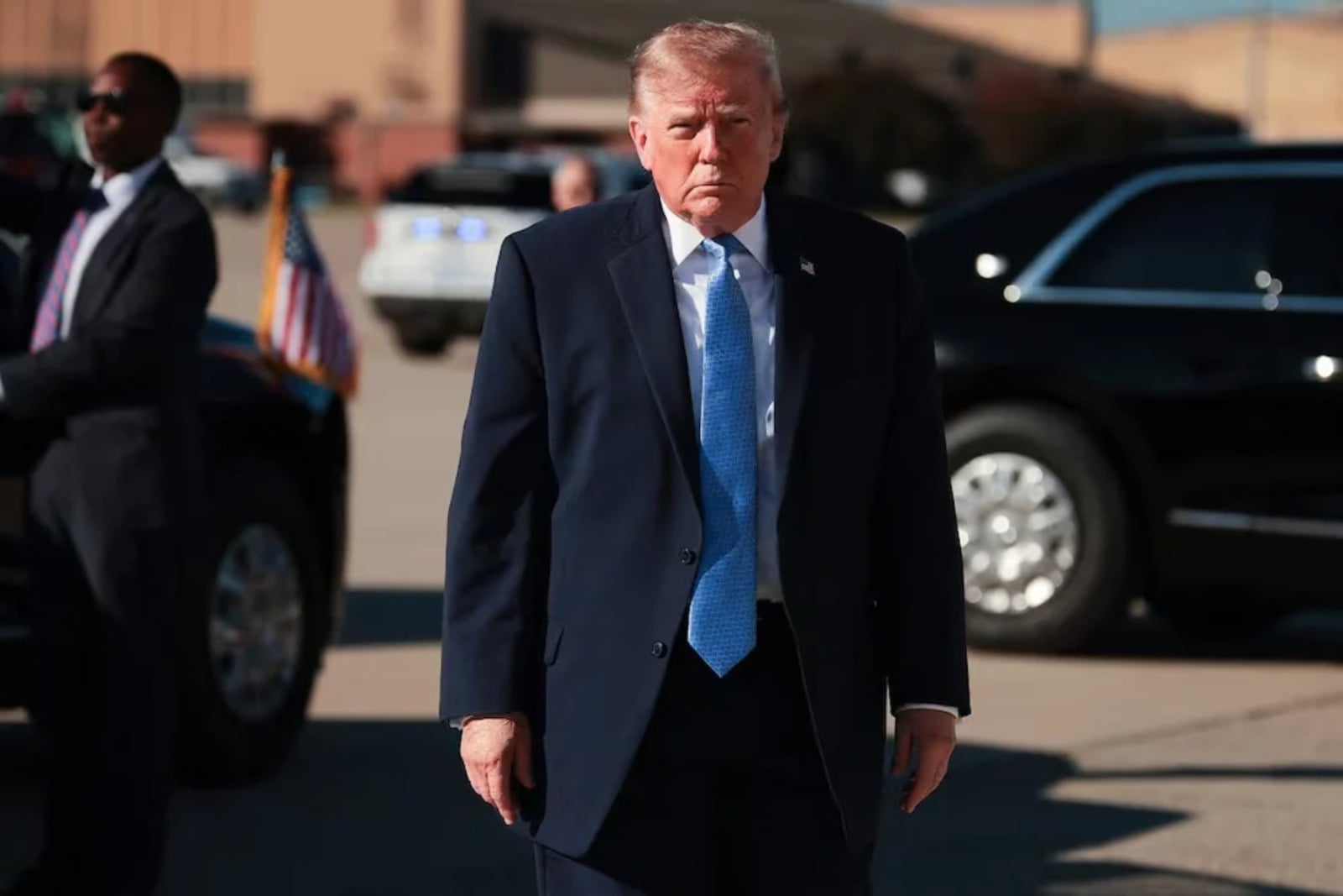Trump presume arancel de 25% a autos mexicanos y celebra traslado de Toyota
