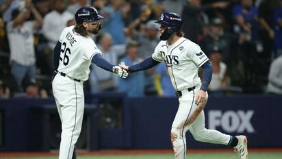    Los Tampa Bay Rays evitaron la barrida al vencer 4-3 a los Milwaukee Brewers en la duodécima entrada, con sencillo de Ben Williamson que dejó tendidos