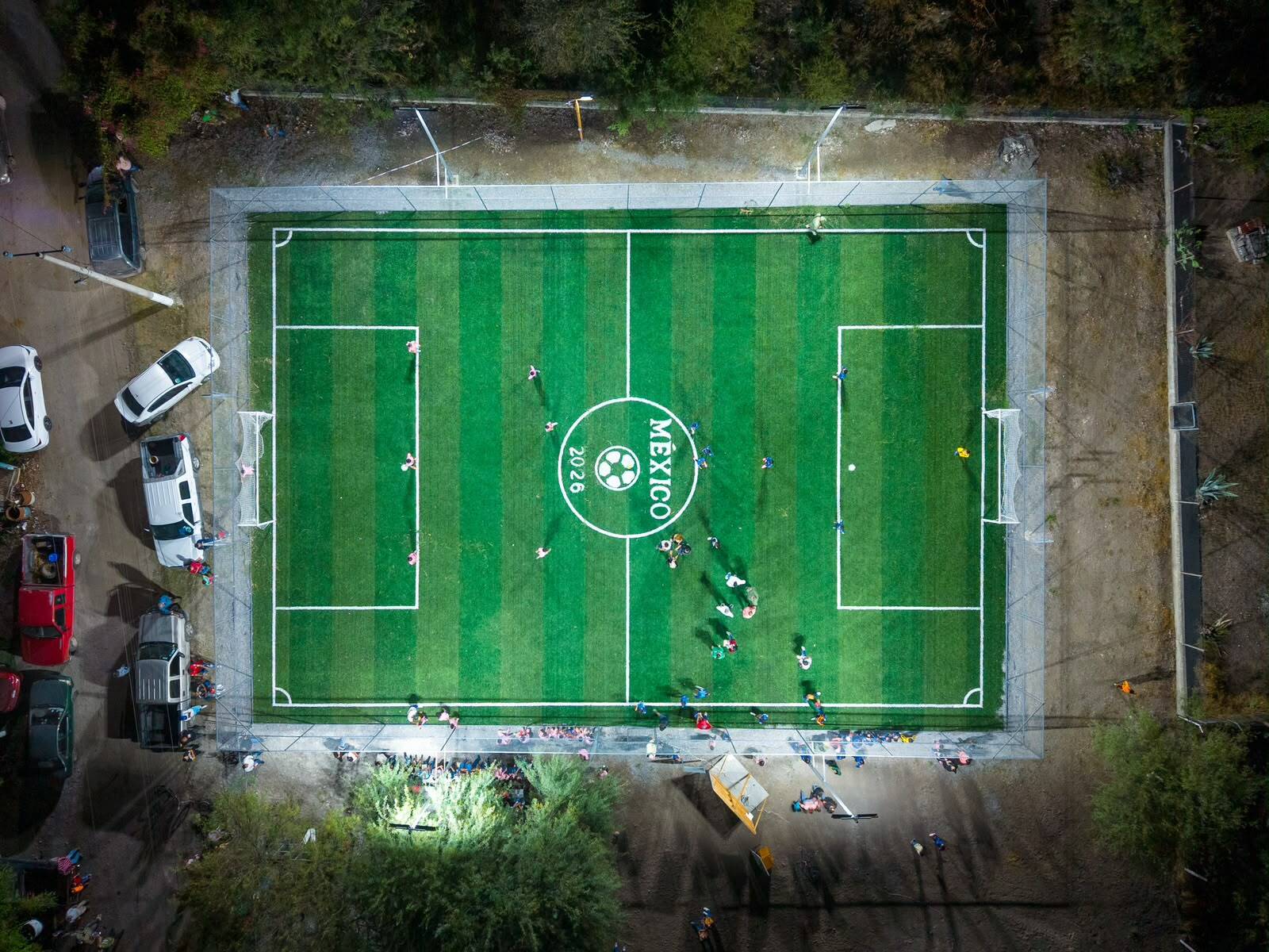 Múzquiz estrena cancha deportiva con pasto sintético