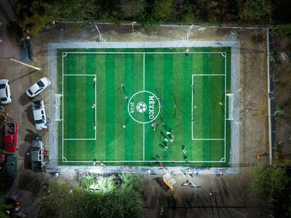 Múzquiz estrena cancha deportiva con pasto sintético