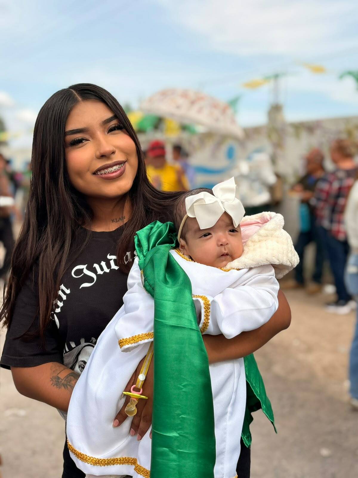 Cumple promesa a San Judas por su bebé Lupita en brazos