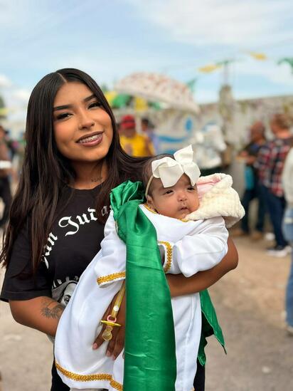 DEVOCIÓN Tras perder un bebé, Julieth pidió protección a San Judas y hoy agradece con su pequeña Lupita de tres meses. Julieth Rodríguez, de 20 años, llegó