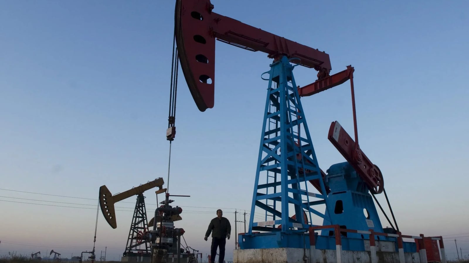 Petróleo WTI sube 2.8% y alcanza 102.78 dólares por barril