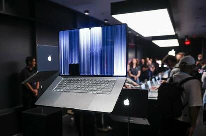 Apple presenta una nueva generación de portátiles profesionales con cambios en pantalla, diseño y funciones para interactuar directamente con
