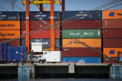 Las exportaciones mexicanas sumaron 77 mil 797 millones de dólares en septiembre, un crecimiento anual de 37.9%, impulsado principalmente por las manufacturas