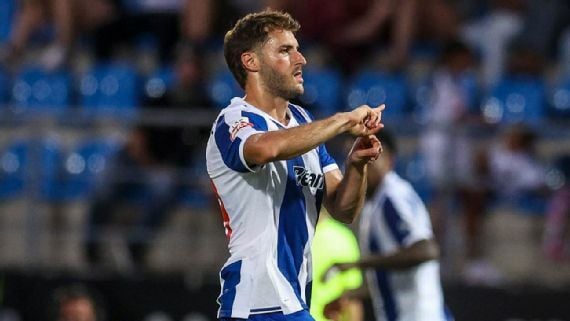 Giménez anota de penal y Porto avanza en la Copa de la Liga