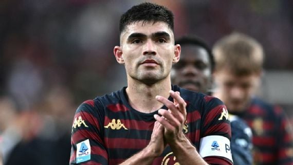Johan Vásquez lidera defensa del Genoa en victoria 2-0 sobre Juventus