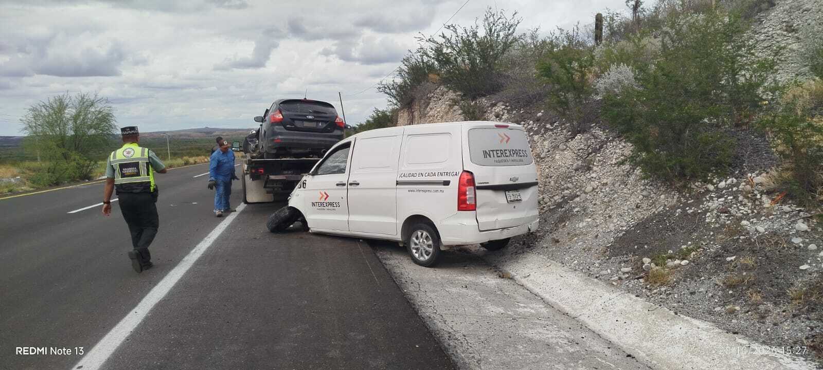 Camioneta de Interexpress se desbarranca y deja un hombre lesionado