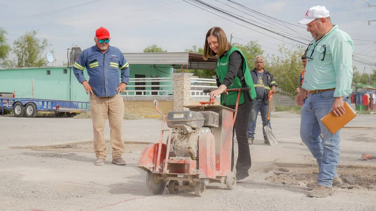 Sari Pérez arranca gran programa de bacheo para calles de Frontera