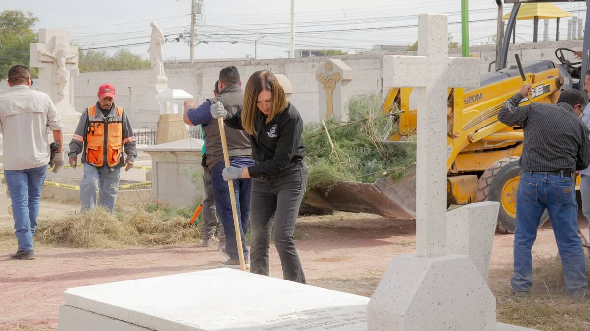 Sari Pérez encabeza limpieza profunda en Panteón Dolores