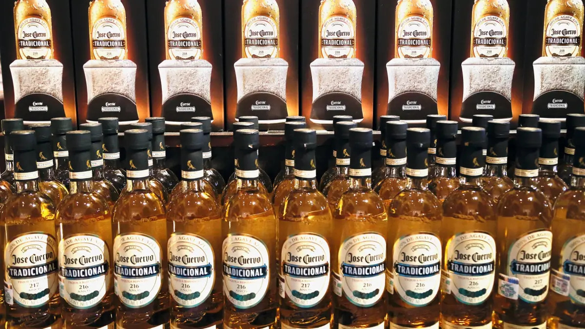 Acciones de José Cuervo caen hasta 14% tras resultados trimestrales