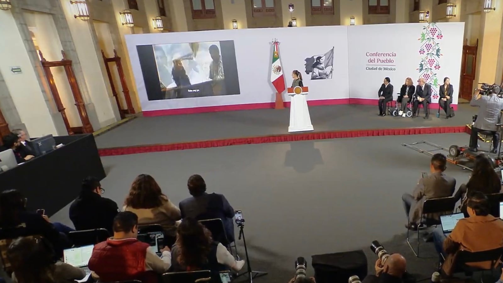 Sheinbaum rinde homenaje a Cuauhtémoc Cárdenas en Palacio Nacional