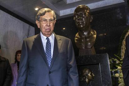 Los funerales de Cuauhtémoc Cárdenas serán privados, informó su hijo Lázaro Cárdenas Batel, quien destacó su legado político y democrático.  El sepelio