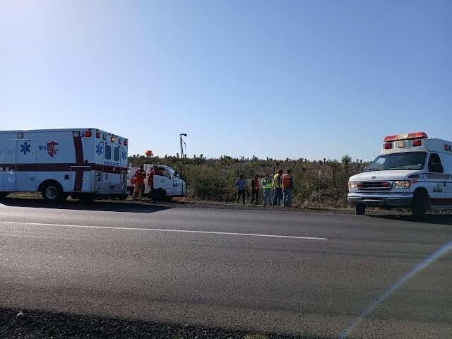 ÚLTIMA HORA: Camioneta cae a barranco en la carretera Premier  San Juan de Sabinas, Coahuila, 29 de octubre de 2026. Una camioneta blanca salió del camino