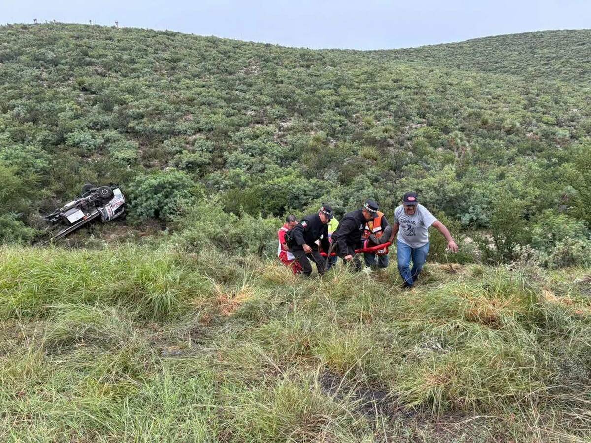 Pavimento mojado causa accidentes en la carretera Federal 57
