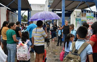 Alumnos de la Región Centro de Coahuila tendrán varios días sin clases tras el ausentismo provocado por las lluvias.  Las lluvias registradas este jueves